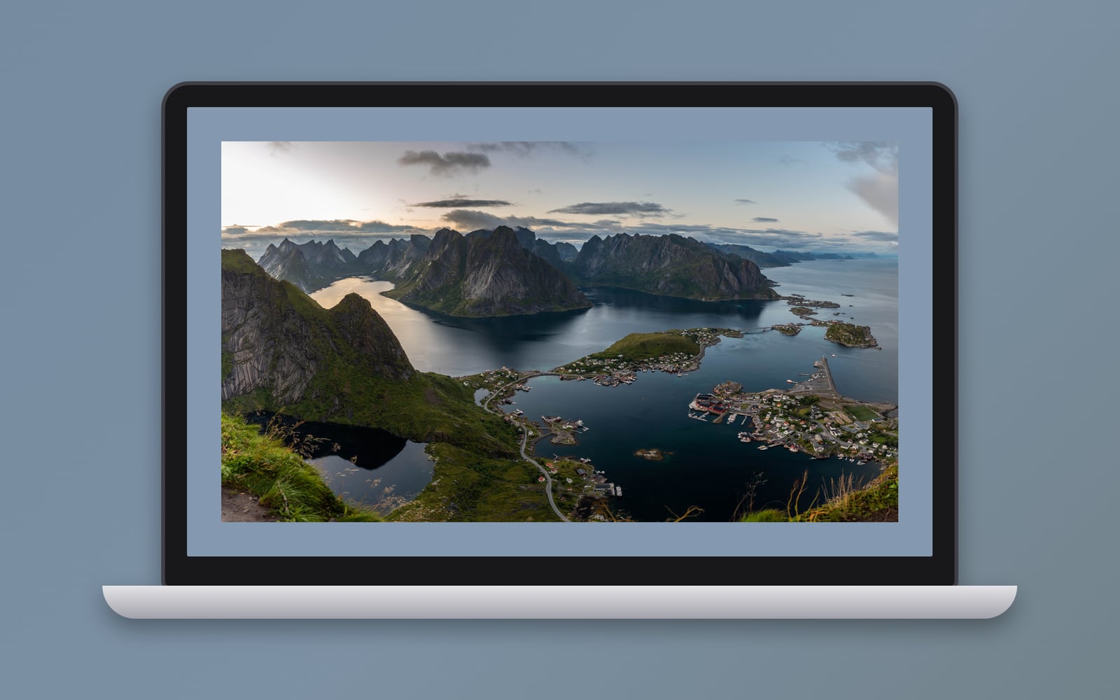 The Lofoten photo in a generic laptop frame.